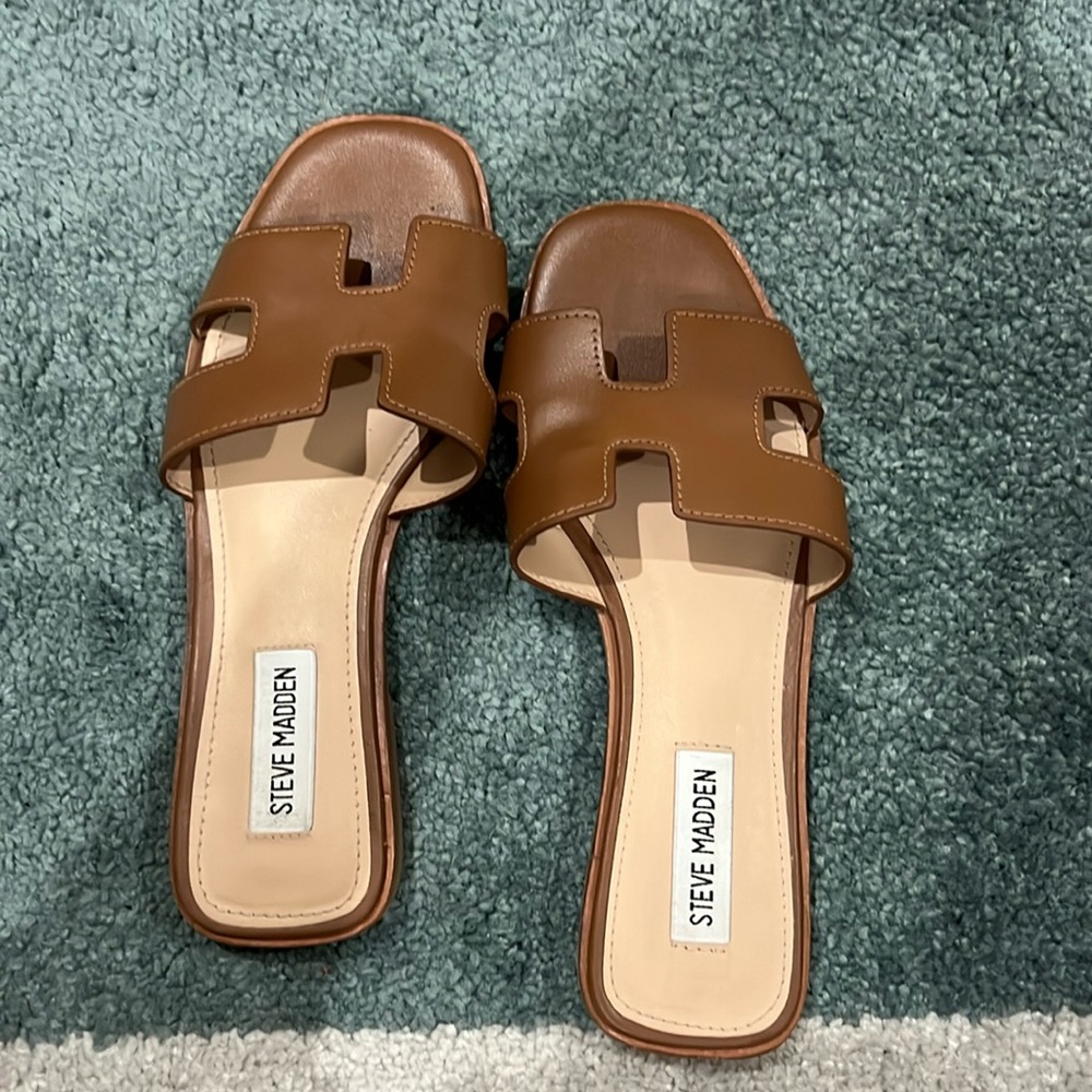 Steve Madden flat.  Great condition